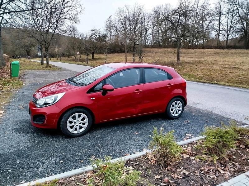 Gebraucht Kia Rio 86 PS (63 kW) 2013 Rot Kleinwagen
