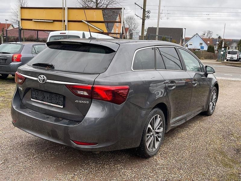 Gebraucht Toyota Avensis Executive 143 PS (105 kW) 2016 Grau Kombi