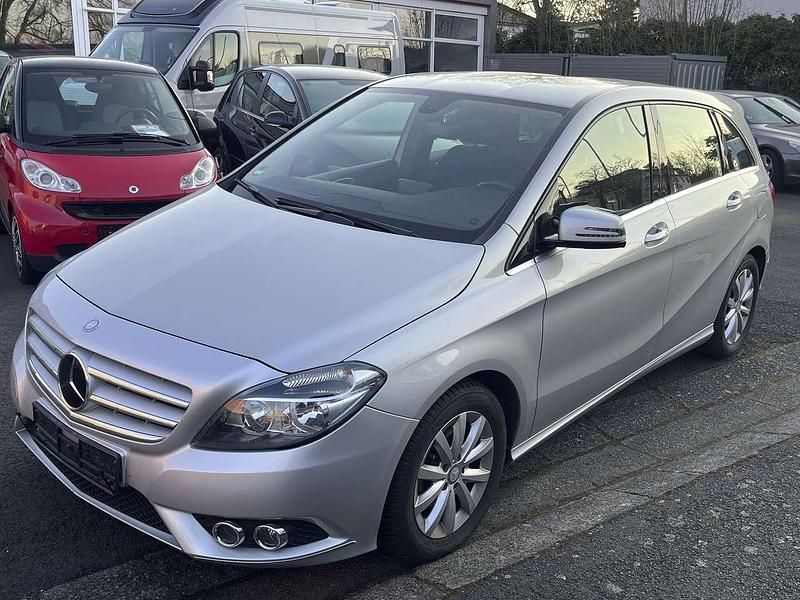 Gebraucht Mercedes B180 122 PS (89 kW) 2012 Polarsilber Van / Kleinbus