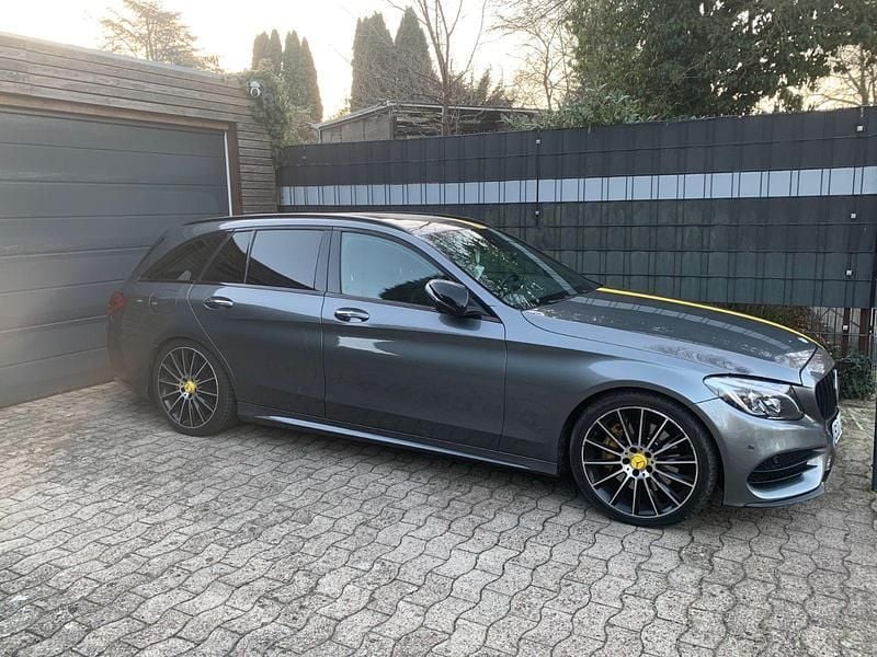 Grau Gebraucht 2016 Mercedes C250 AMG Kombi | 16.000 € (Fairer Preis) - Bild 1/4