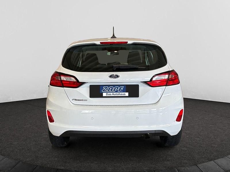 Gebraucht Ford Fiesta Cool & Connect 101 PS (74 kW) 2022 Weiß Limousine