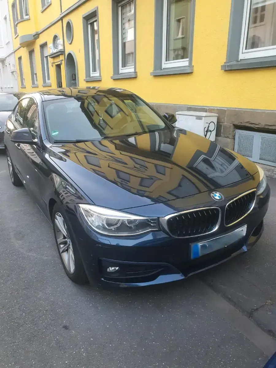 Gebraucht BMW 318 2015 Blau Limousine