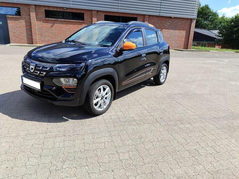 Schwarz Gebraucht 2022 Dacia Spring Comfort Plus Kleinwagen | 10.899 € (Fairer Preis) - Bild 1/4