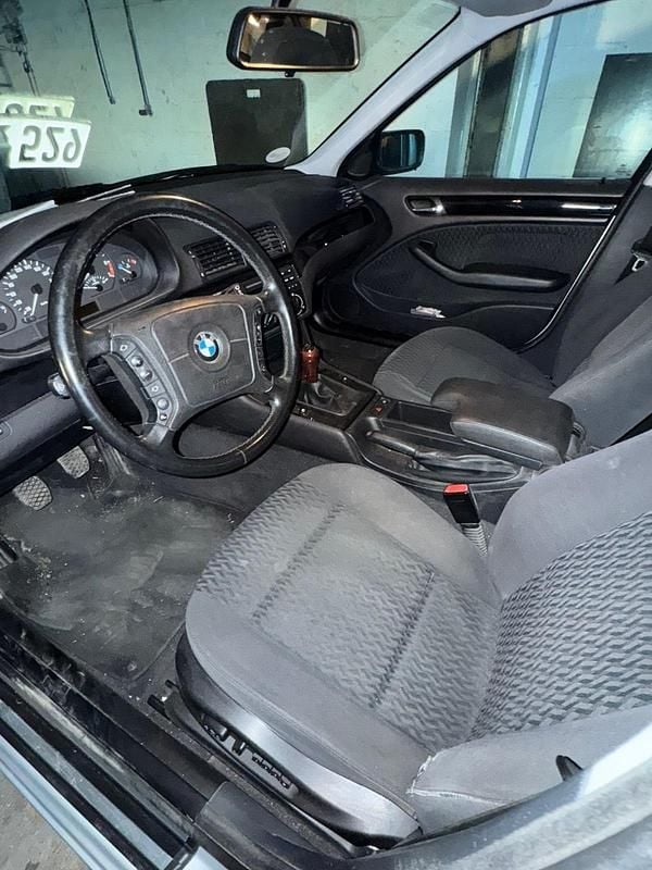 Gebraucht BMW 320 150 PS (110 kW) 1999 Silber Limousine