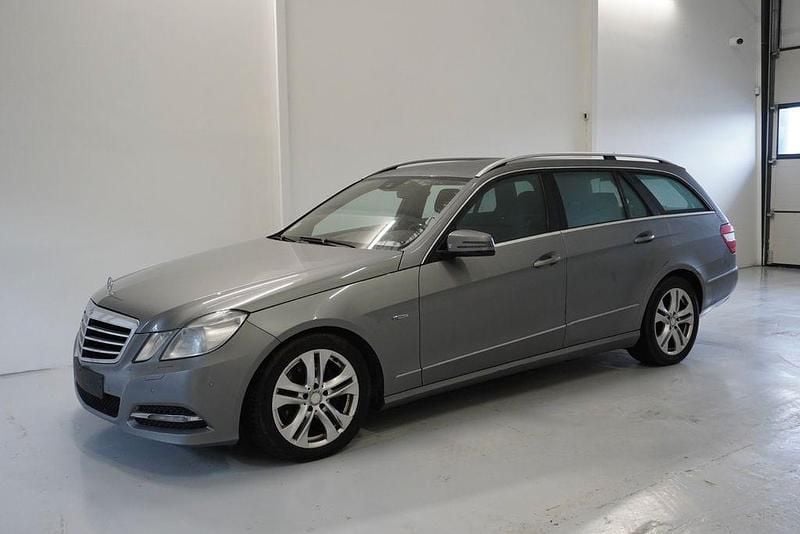 Gebraucht Mercedes E250 Avantgarde 204 PS (150 kW) 2011 Silber Limousine
