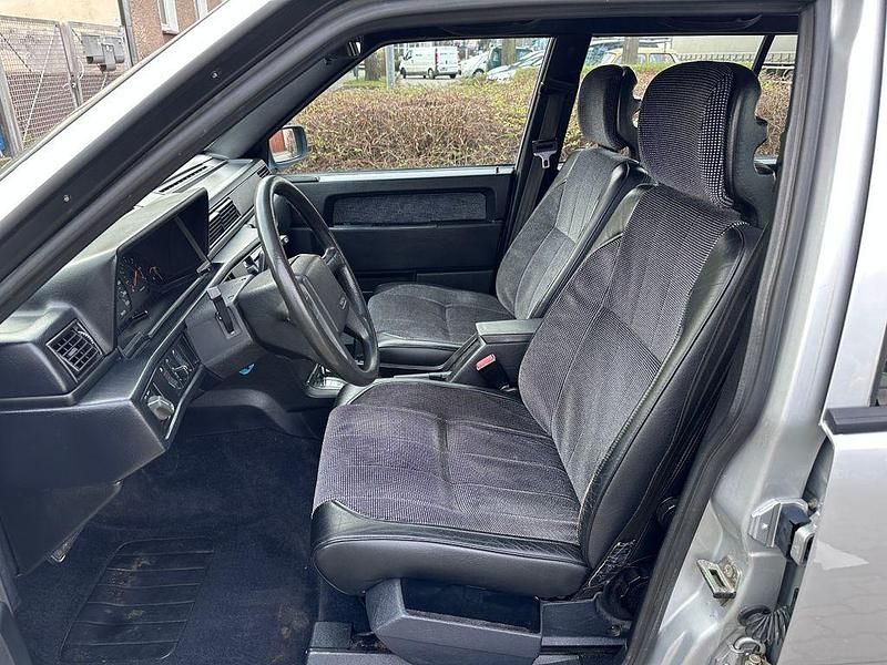Second-hand Volvo 740 155 CP (114 kW) 1990 Argintiu Berlinǎ