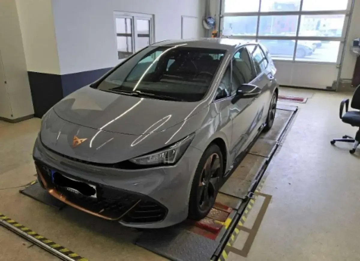 Second-hand Cupra Born 150 kW (204 CP) 2024 Gri Hatchback