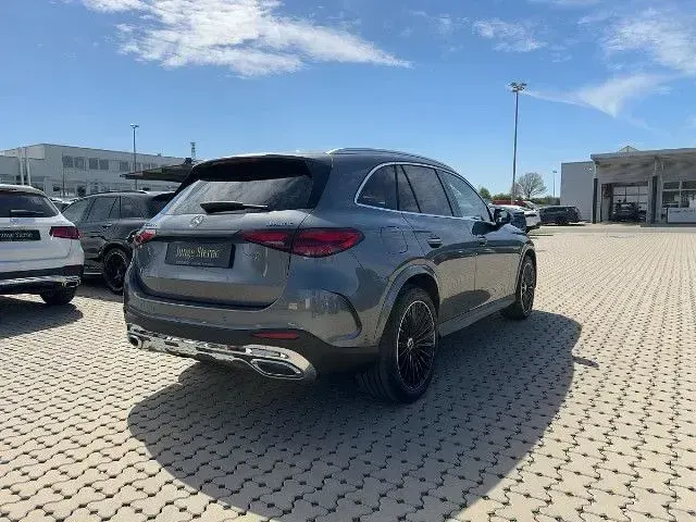 Gebraucht Mercedes GLC300e 313 PS (230 kW) 2024 SUV