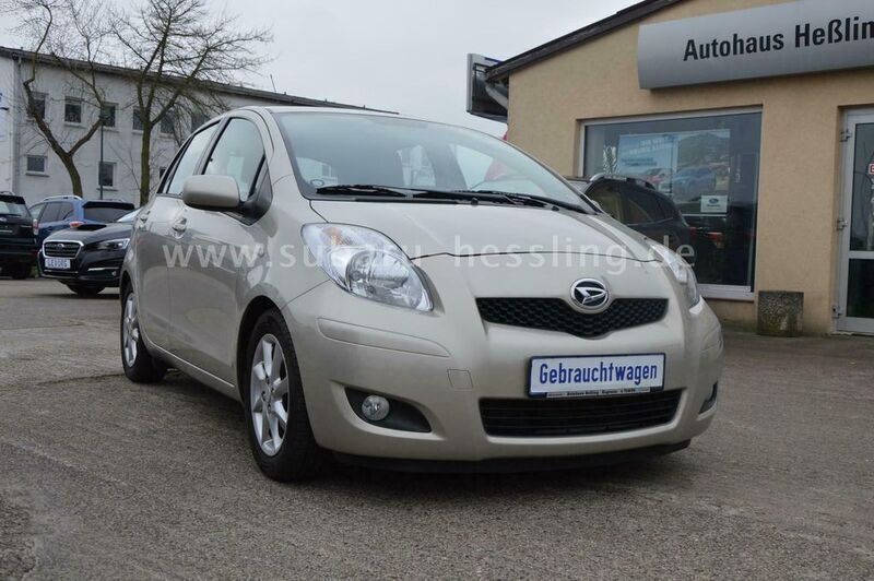 Silber Gebraucht 2012 Daihatsu Charade Kleinwagen | 5.980 € - Bild 1/1