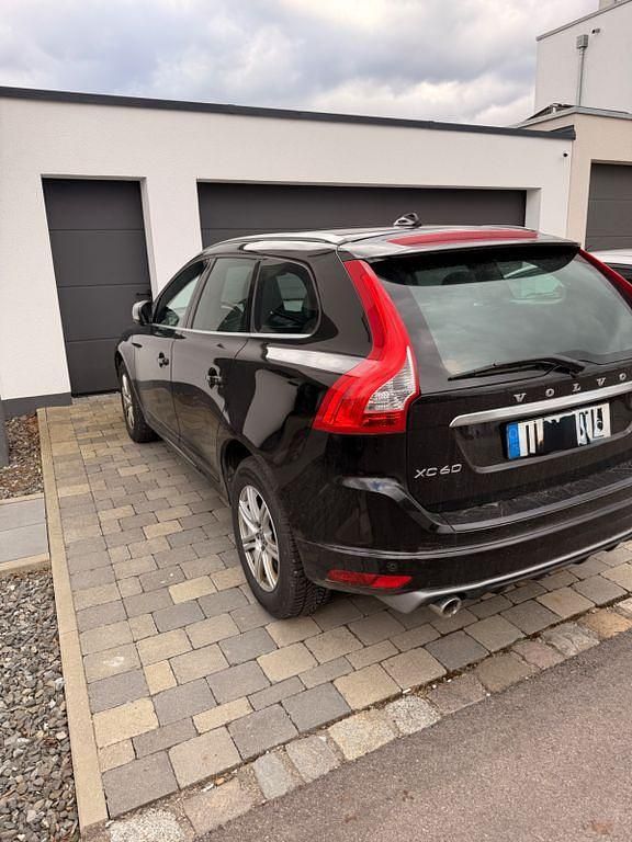 Gebraucht Volvo XC60 R-Design 220 PS (161 kW) 2016 Schwarz SUV
