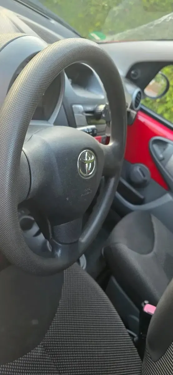 Gebraucht Toyota Aygo 67 PS (49 kW) 2008 Rot Kleinwagen