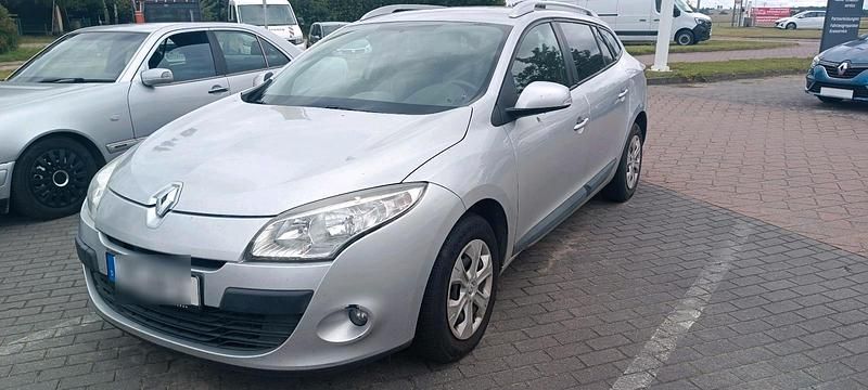 Grau Gebraucht 2010 Renault Mégane GrandTour Kombi | 1.500 € (Superpreis) - Bild 1/4