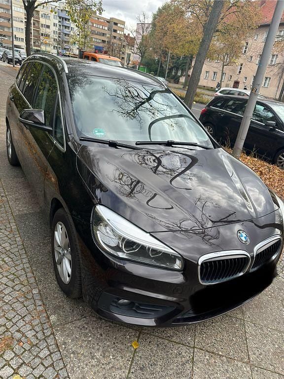 Braun Gebraucht 2016 BMW 218 Gran Tourer Van / Kleinbus | 6.400 € (Superpreis) - Bild 1/4