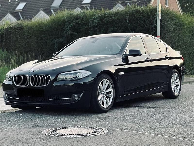 Schwarz Gebraucht 2012 BMW 520 Limousine | 12.800 € - Bild 1/4