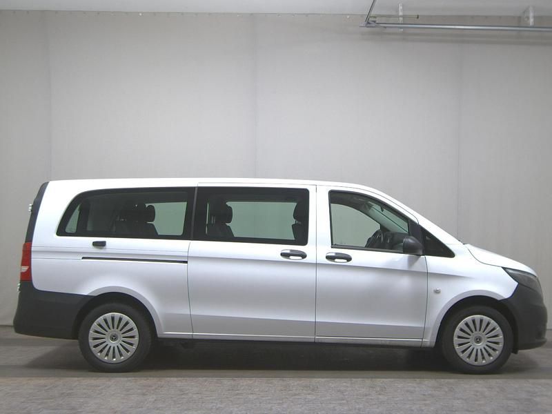 Arktisweiss Gebraucht 2023 Mercedes Vito Van / Kleinbus | 31.980 € (Guter Preis) - Bild 1/4