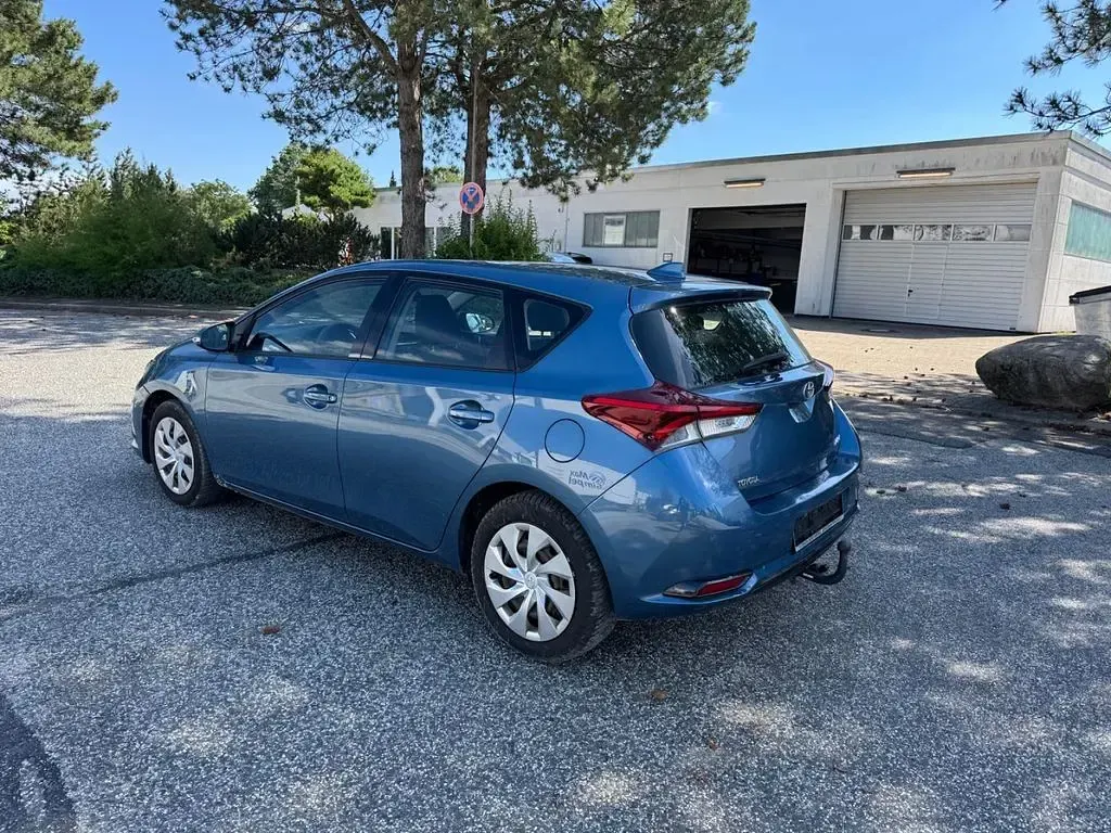 Gebraucht Toyota Auris Cool 99 PS (72 kW) 2016 Blau Limousine