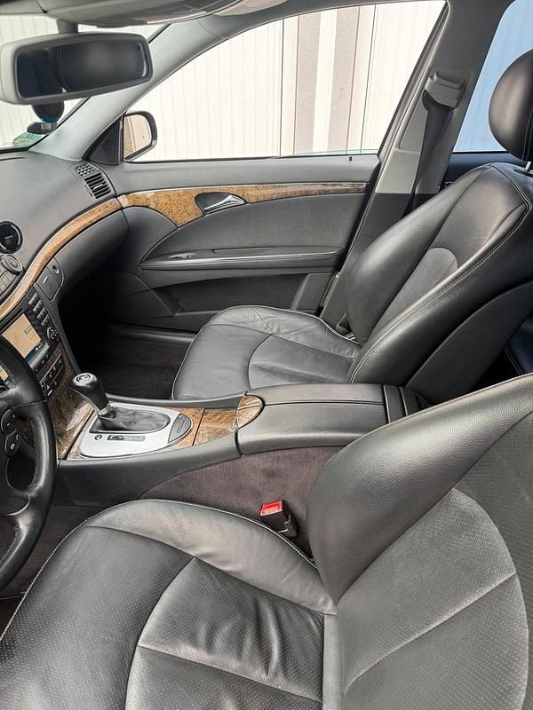 Gebraucht Mercedes E350 Avantgarde 272 PS (200 kW) 2005 Schwarz Limousine