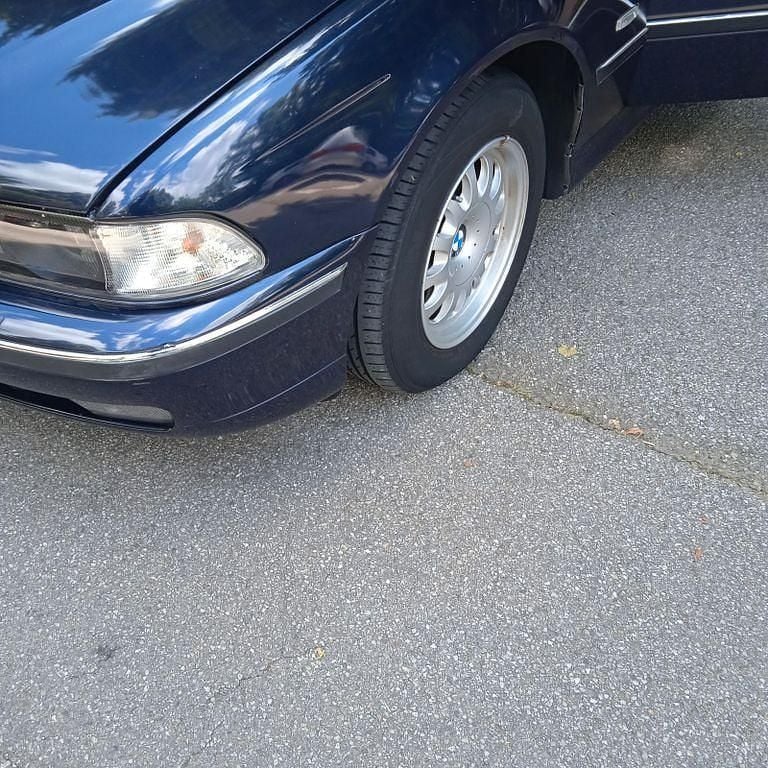Blau Gebraucht 2000 BMW 520 Limousine | 999 € (Superpreis) - Bild 1/4