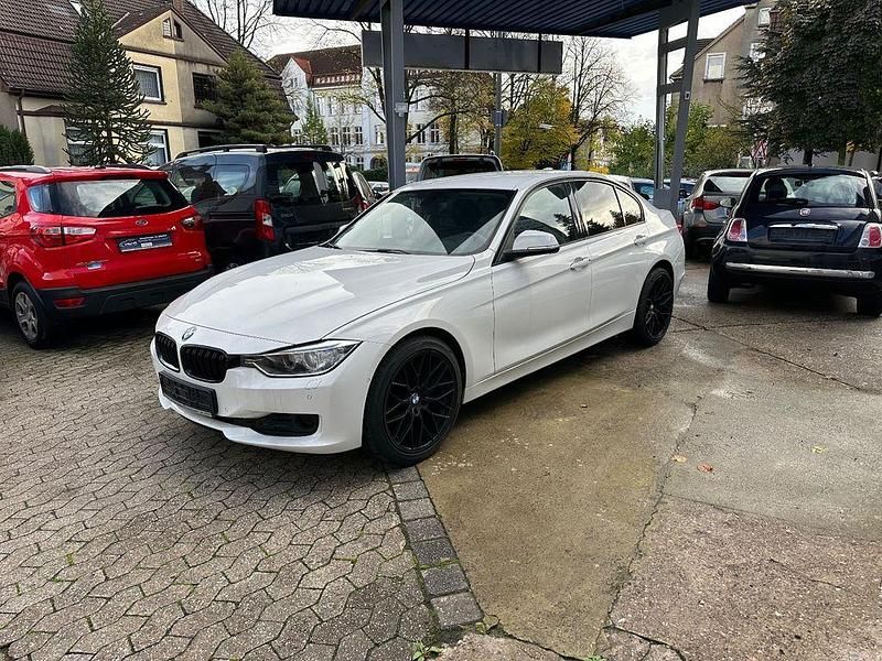 Weiß Gebraucht 2014 BMW 316 Comfort Edition Limousine | 7.990 € (Superpreis) - Bild 1/4