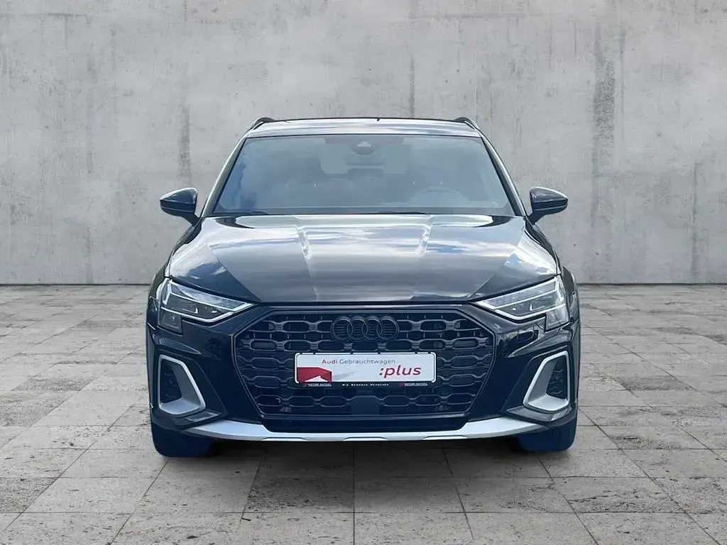 Gebraucht Audi A3 Performance 204 PS (150 kW) 2025 Mythosschwarz metallic Limousine