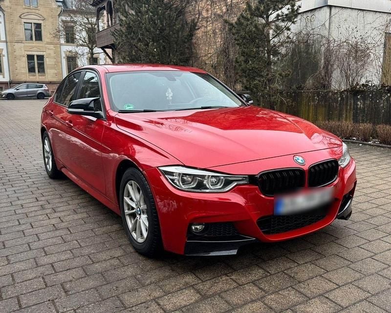 Gebraucht BMW 320 Efficient Dynamics 163 PS (119 kW) 2017 Rot Limousine