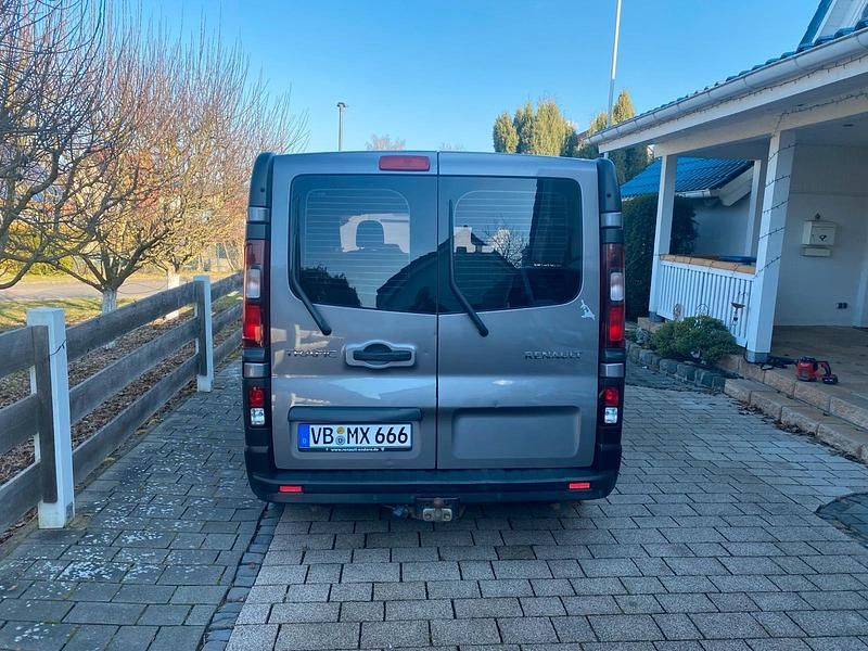 Gebraucht Renault Trafic 145 PS (106 kW) 2016 Grau Van / Kleinbus