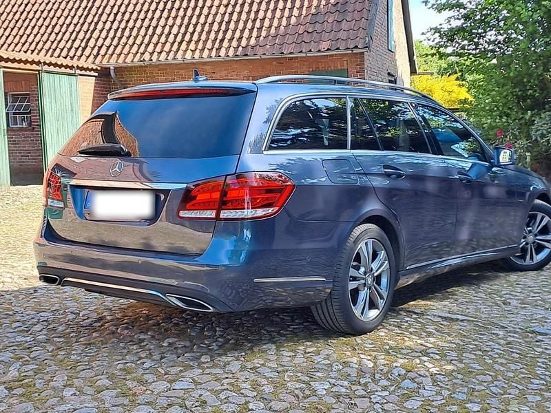 Gebraucht Mercedes E250 Avantgarde 204 PS (150 kW) 2015 Kombi