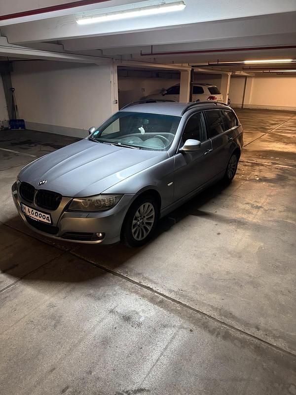 Silber Gebraucht 2009 BMW 320 Kombi | 4.450 € (Guter Preis) - Bild 1/4