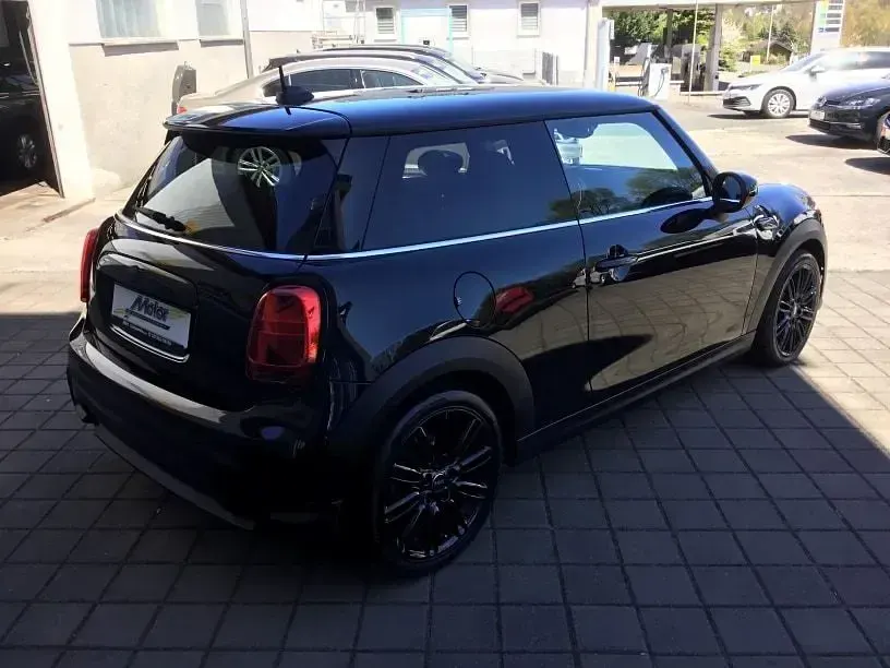Używany Mini Cooper Classic 136 KM (100 kW) 2021 Czarny Hatchback