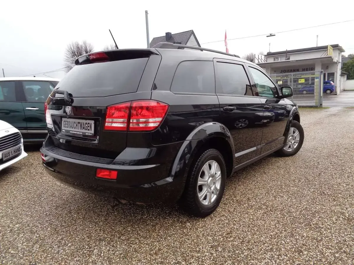 Gebraucht Dodge Journey SE 170 PS (125 kW) 2010 Brilliant black crystal pearl SUV