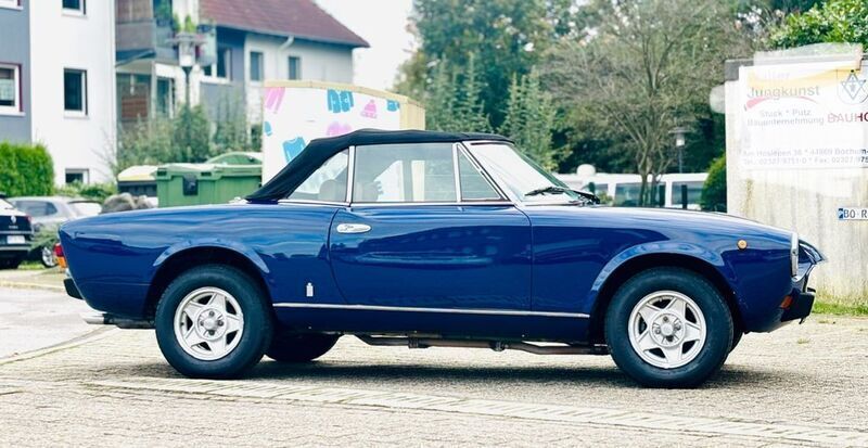 Gebraucht Fiat 124 Spider 105 PS (77 kW) 1981 Blau Cabrio