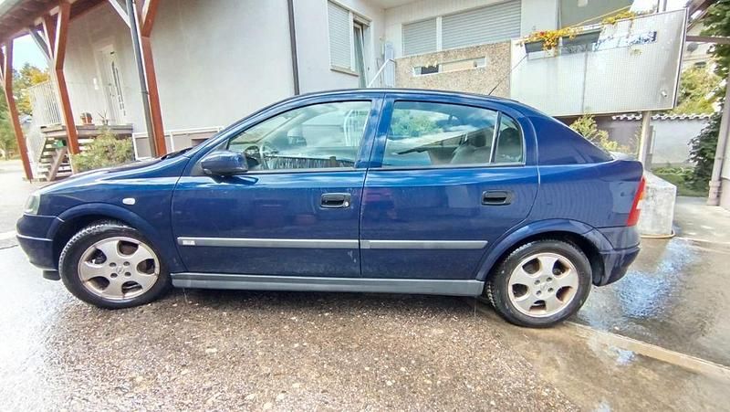 Blau Gebraucht 2001 Opel Astra Limousine | 1.111 € (Guter Preis) - Bild 1/4