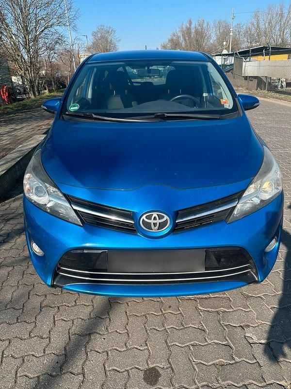 Gebraucht Toyota Verso 124 PS (91 kW) 2013 Blau Van / Kleinbus