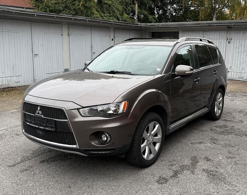 Braun Gebraucht 2011 Mitsubishi Outlander Inform SUV | 6.990 € (Fairer Preis) - Bild 1/4