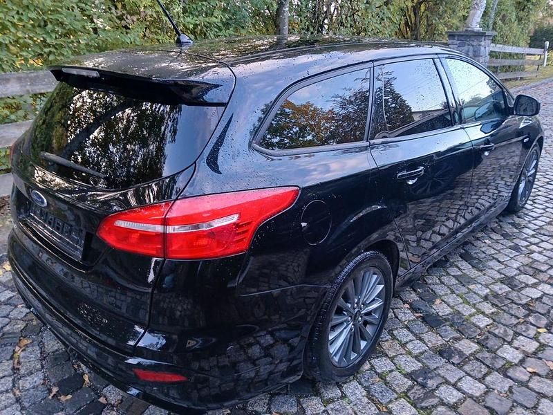 Gebraucht Ford Focus ST-Line 150 PS (110 kW) 2018 Schwarz Limousine