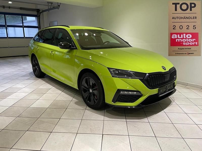 Grün Gebraucht 2024 Skoda Octavia RS Kombi | 35.620 € (Guter Preis) - Bild 1/4