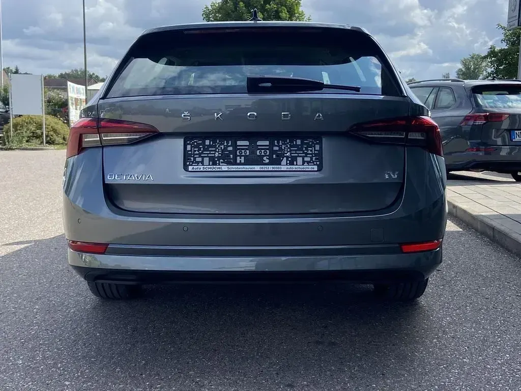 Gebraucht Skoda Octavia 204 PS (150 kW) 2022 Grau Kombi