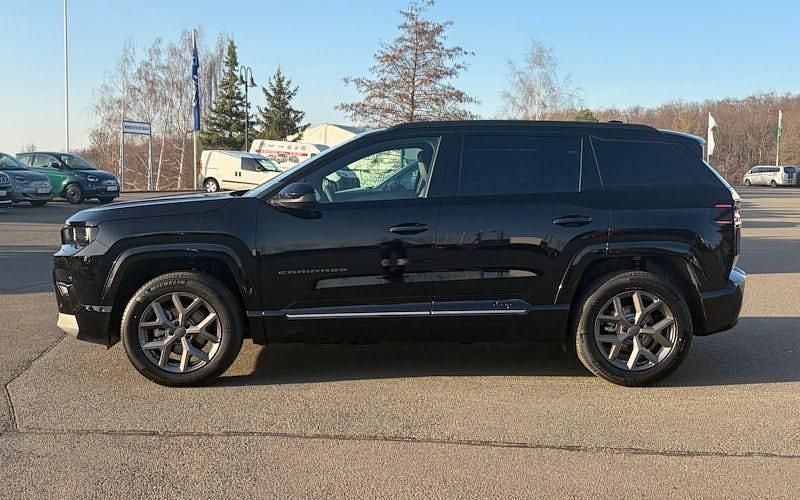 Neu Jeep Compass 145 PS (106 kW) 2026 Schwarz SUV