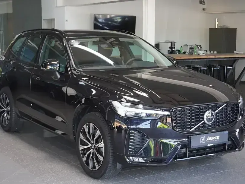 Gebraucht Volvo XC60 Plus 197 PS (144 kW) 2023 Onyx black / metallic SUV