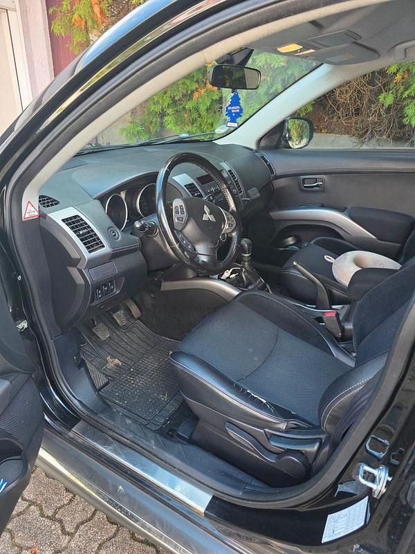 Schwarz Gebraucht 2010 Mitsubishi Outlander Edition SUV | 5.950 € (Fairer Preis) - Bild 1/4