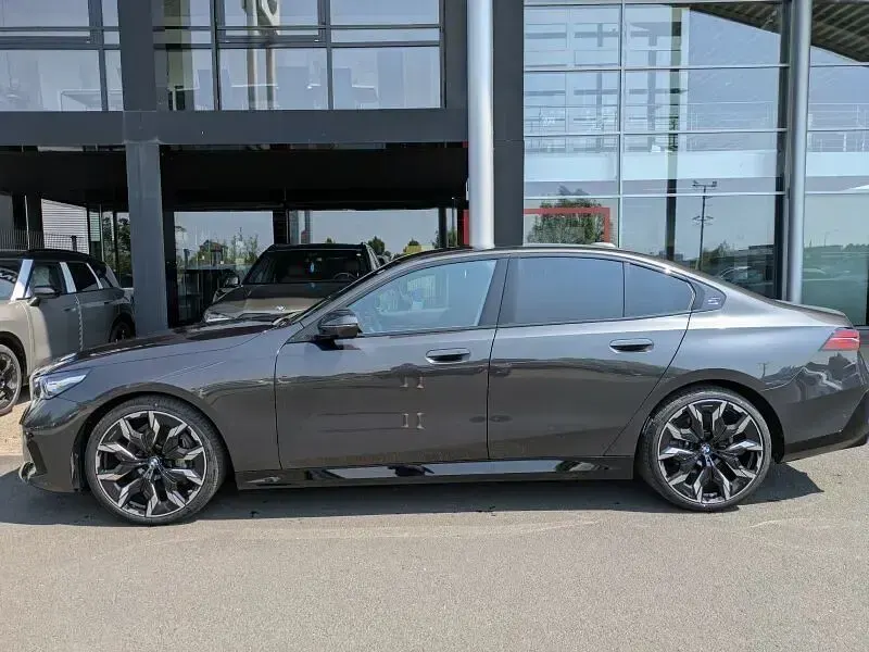 Gebraucht BMW 540 M Sport 286 PS (210 kW) 2025 Grau Limousine