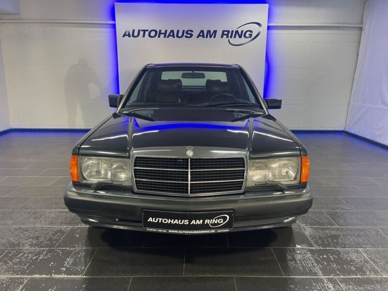 Schwarz metallic Gebraucht 1991 Mercedes 190 Limousine | 19.999 € - Bild 1/4