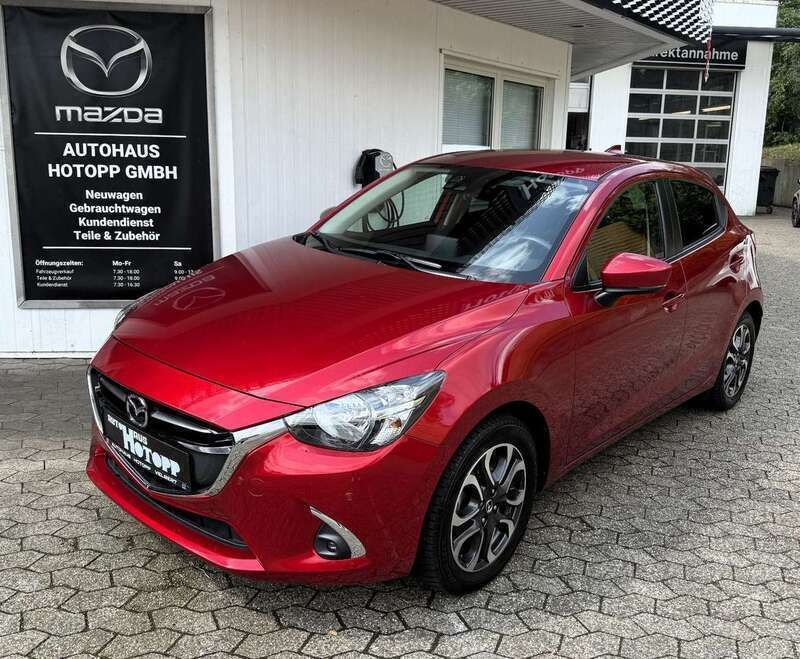 Magmarot metallic Gebraucht 2019 Mazda 2 Sports-Line Kleinwagen | 16.995 € (Fairer Preis) - Bild 1/4