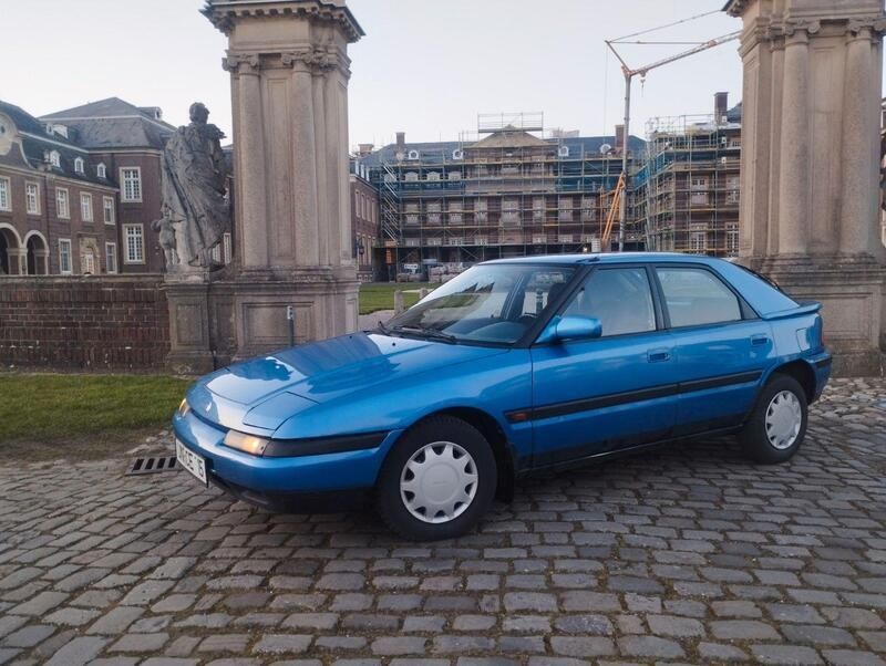 Blau Gebraucht 1991 Mazda 323F Limousine | 4.600 € - Bild 1/4