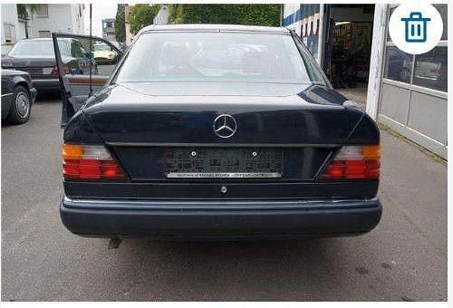 Gebraucht Mercedes 200 118 PS (86 kW) 1990 Blau Limousine