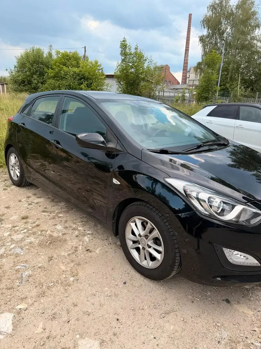 Gebraucht Hyundai i30 100 PS (73 kW) 2014 Schwarz Limousine