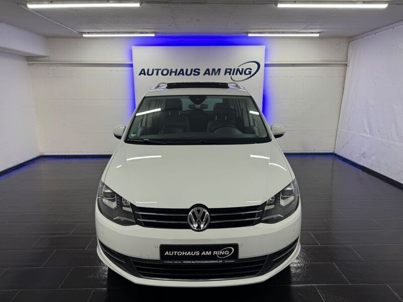 Weiß Gebraucht 2016 VW Sharan Highline Van / Kleinbus | 13.499 € (Fairer Preis) - Bild 1/4