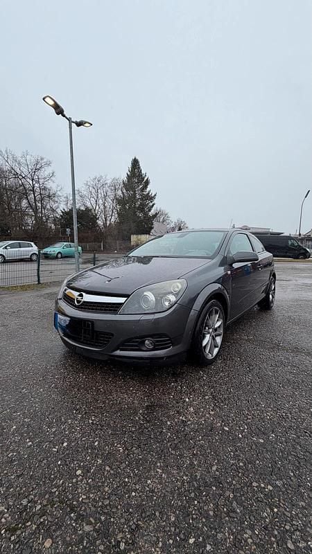 Grau Gebraucht 2009 Opel Astra GTC Coupé | 2.890 € (Fairer Preis) - Bild 1/4