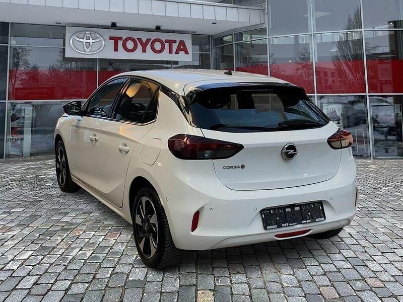 Gebraucht Opel Corsa-e Elegance 100 kW (136 PS) 2022 Jade weiss/arktis weiss Kleinwagen