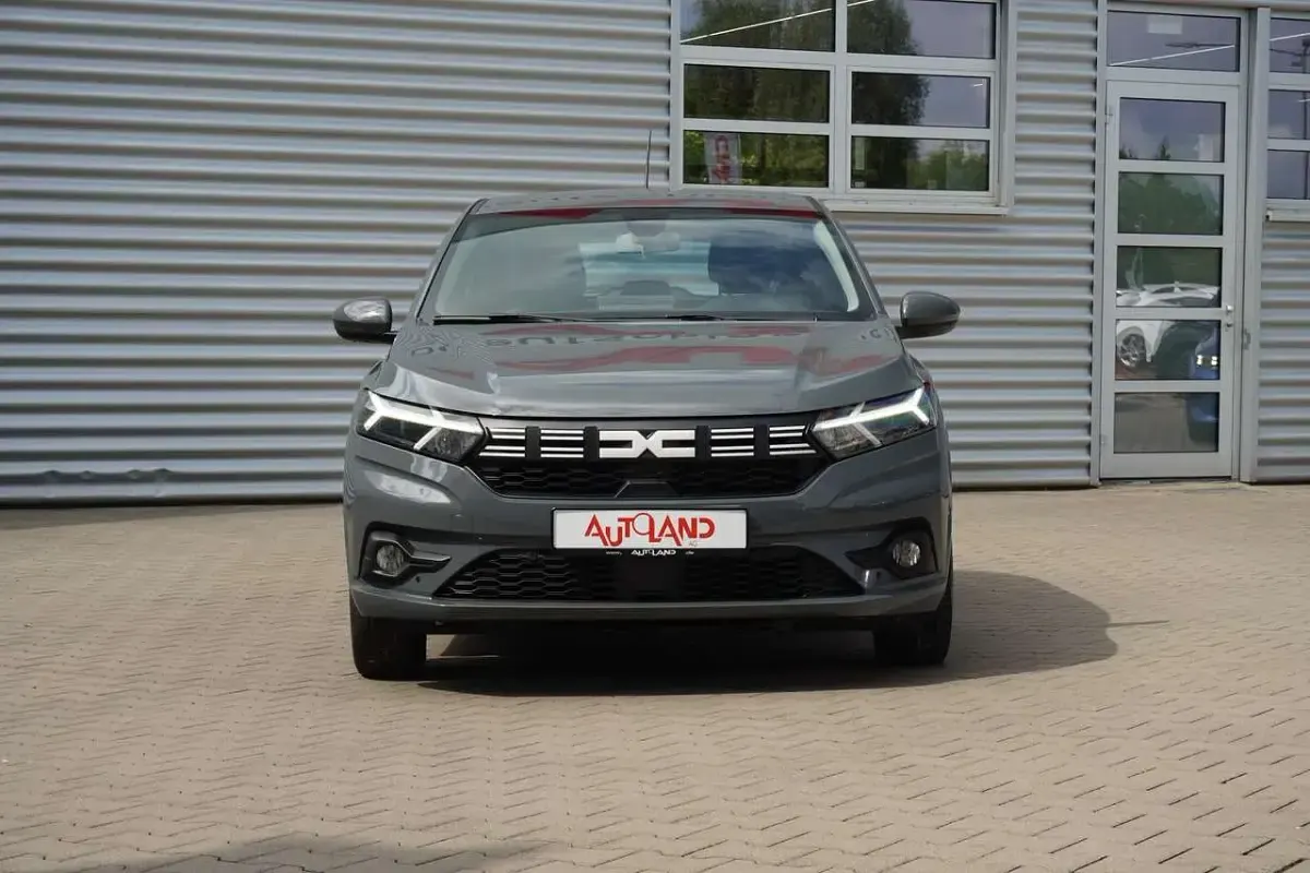 Gebraucht Dacia Sandero Expression 91 PS (66 kW) 2024 Grau Limousine